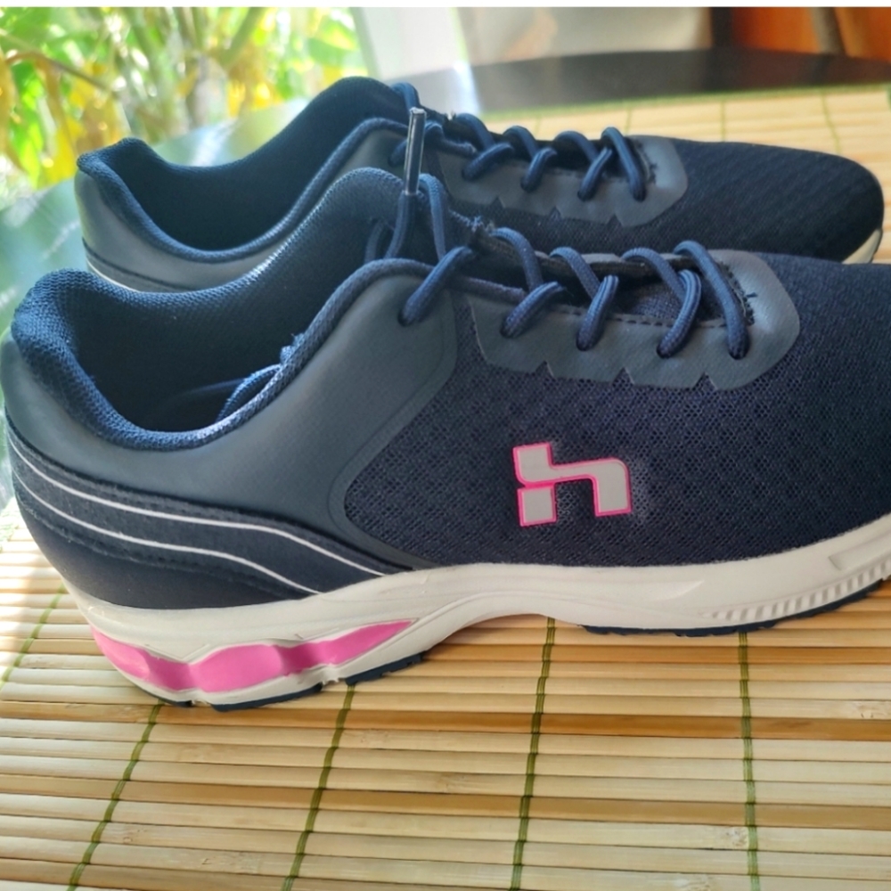 Hind athletic shoes. Navy pink trim. New. Size 7.5 - Picture 1 of 16